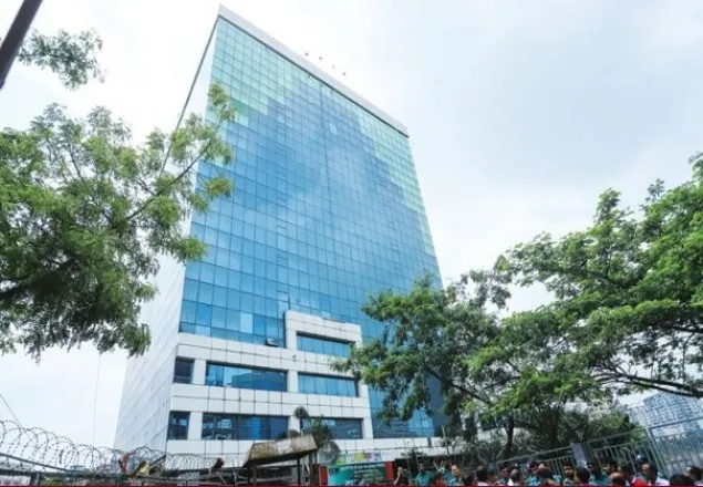 সনাতন পদ্ধতিতেই ভাঙা হচ্ছে বিজিএমইএ ভবন 