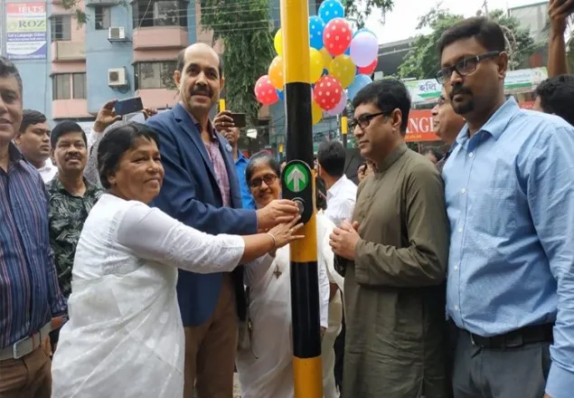 রাস্তা-পারাপারে রাজধানীতে এবার 'পুশ বাটন'