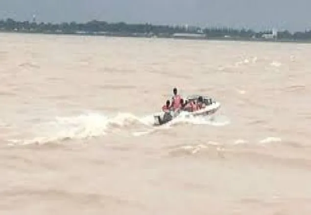 পদ্মায় স্পিডবোট সংঘর্ষ: আরো তিন জেলের লাশ উদ্ধার