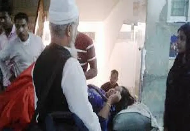 মেয়ের মুখে বিষ তুলে দেওয়া সেই মা মারা গেছেন