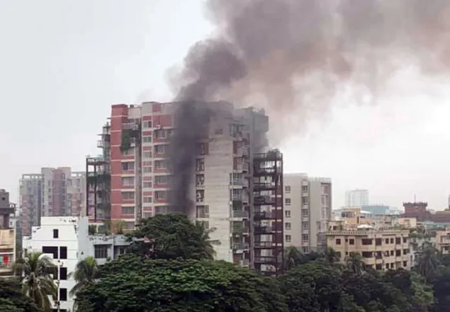 ধানমন্ডিতে আবাসিক ভবনে অগ্নিকাণ্ড, বৃদ্ধার মৃত্যু