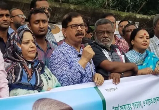 নিজেরাই নিজেদের মধ্যে বন্দী সরকার: মান্না