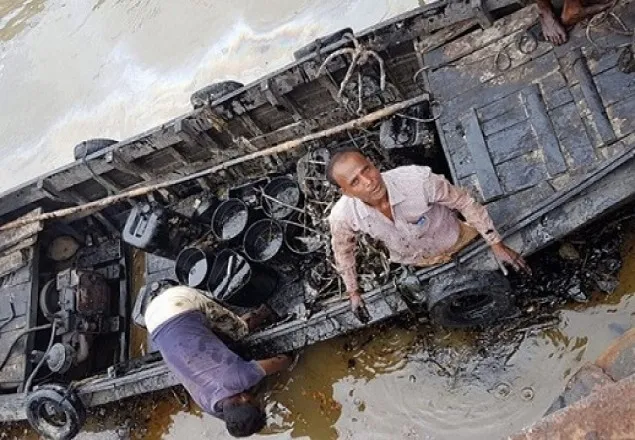 কর্ণফুলীতে তেল: ট্যাংকার মালিককে তিন কোটি টাকা জরিমানা