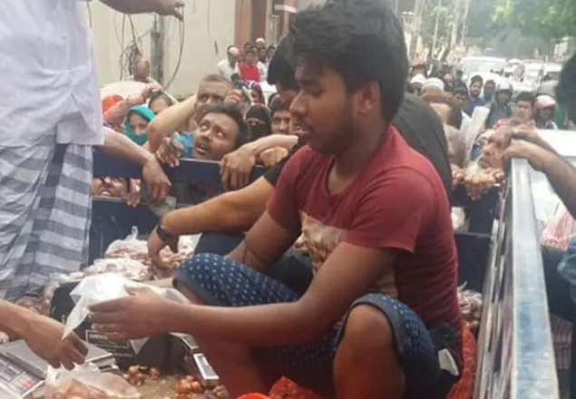 পেঁয়াজের লাইন সচিবালয়ে ঠেকেছে