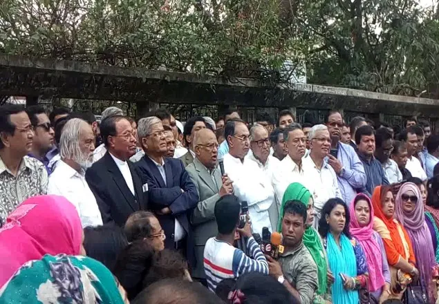 আ.লীগকে ৩২১ বছর এতিম হয়ে রাস্তায় ঘুরতে হবে হুঁশিয়ারি বিএনপির