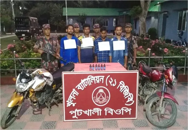 সিমান্তে বিজিবির অভিযানে ফেন্সিডিল ও ৩টি মোটর সাইকেলসহ আটক ৫
