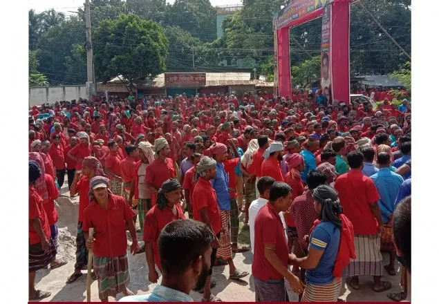 বেনাপোল বন্দরে হামলায় ৪ শ্রমিক আহত, পণ্য খালাস বন্ধ 