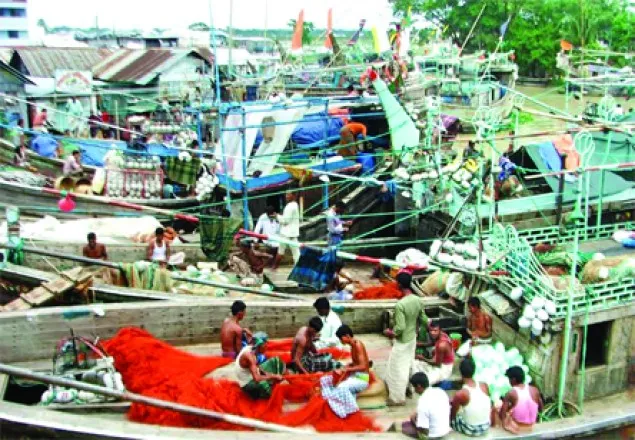 নিষেধাজ্ঞা শেষে ইলিশ ধরতে প্রস্তুত জেলেরা