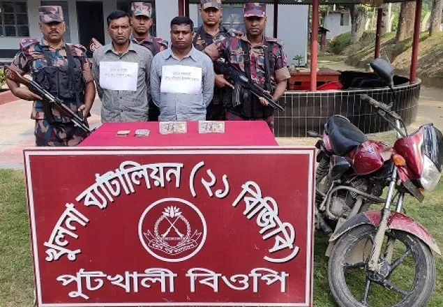 বেনাপোল সীমান্তে ১২ হাজার মার্কিন ডলারসহ ২ পাচারকারী আটক