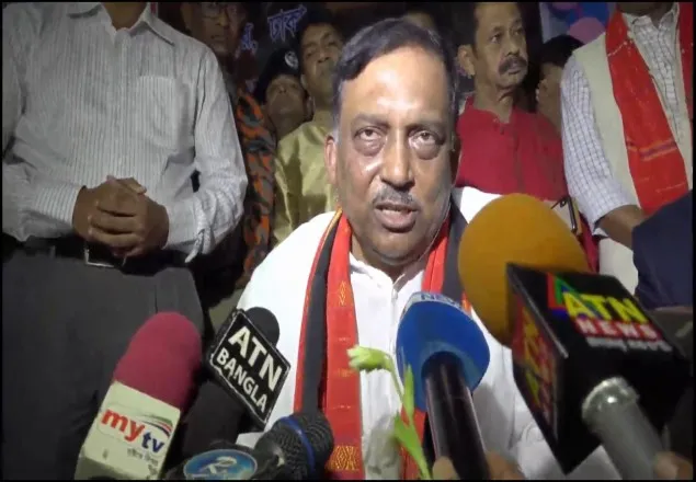 খালেদা জিয়া এখন সম্পূর্ণ সুস্থ আছেন : স্বরাষ্ট্রমন্ত্রী