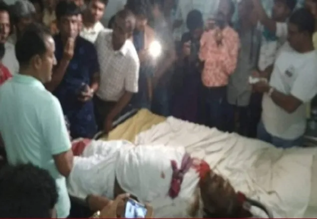 নিজ বাড়ির সামনে আ.লীগ নেতাকে গুলি করে হত্যা 