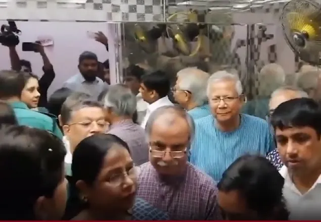 আত্মসমর্পণ করে জামিন পেলেন ড. ইউনূস 