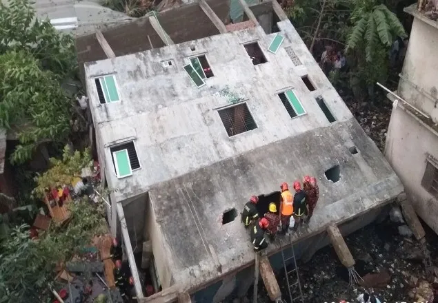  নারায়ণগঞ্জ ভবন ধস: ১৫ ঘণ্টায় উদ্ধার হয়নি আটকা পড়া শিশু