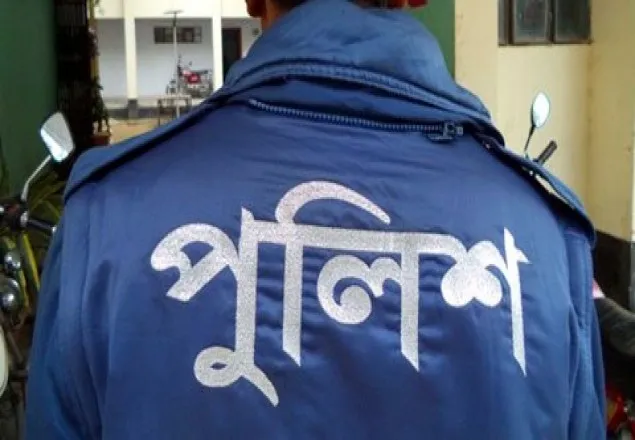 পুলিশকে ছাদ থেকে ফেলে দিল নকল সরবরাহকারী