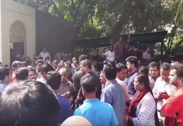 উপাচার্য অপসারণে আজও আন্দোলনে জাবি শিক্ষার্থীরা