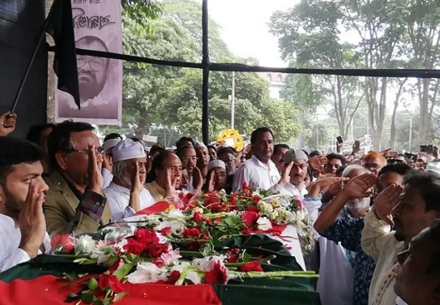 খোকাকে শ্রদ্ধা জানাতে গোলাপ হাতে ১১ বছরের বালক 