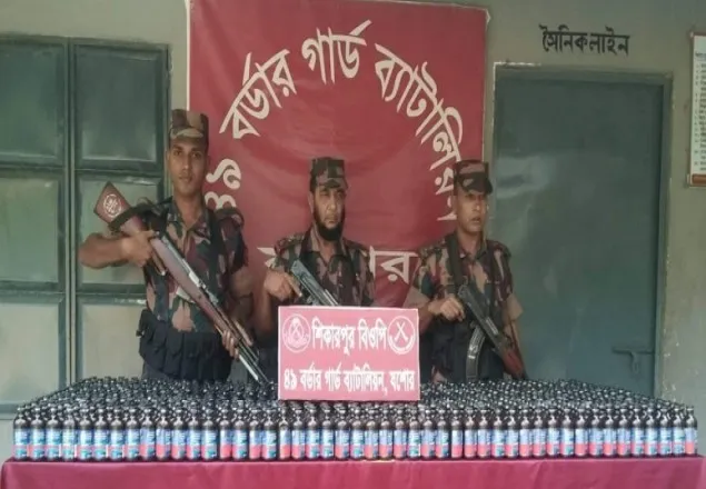 বেনাপোল সীমান্তে পরিত্যক্ত অবস্থায় ৭৯৬ বোতল ফেনসিডিল উদ্ধার