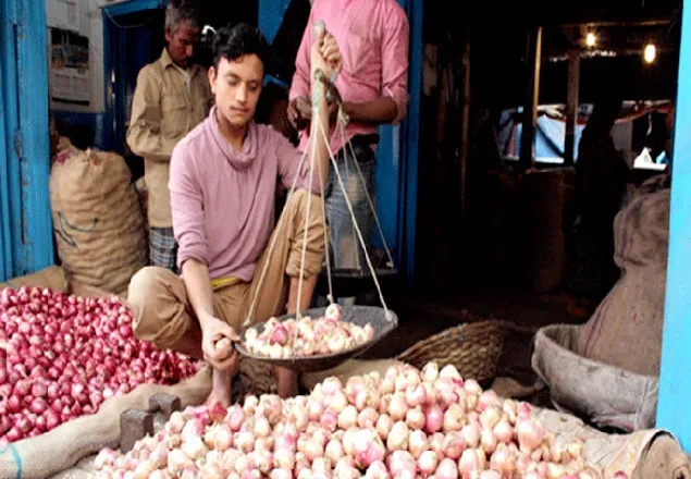 পেঁয়াজের ঝাঁজ এখনও আকাশছোঁয়া