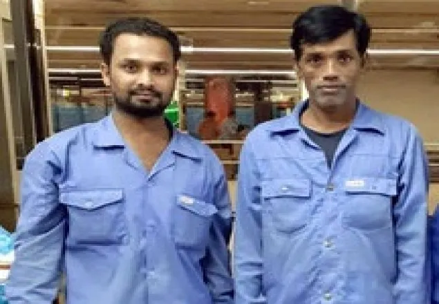 কেউ নগ্নপদ, কেউ আবার কোম্পানীর ড্রেসেই দেশে ফিরছেন