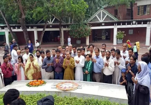  জাতির জনকের সমাধিতে শ্রদ্ধা নিবেদন করলেন ববি উপাচার্য