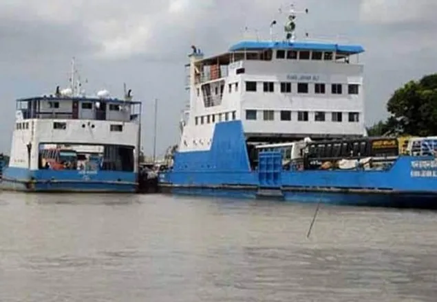 দৌলতদিয়া-পাটুরিয়ায় ফেরি চলাচল শুরু