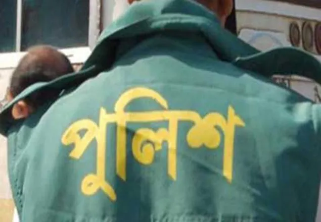 খুলনায় মাহেন্দ্রচাপায় পুলিশ নিহত