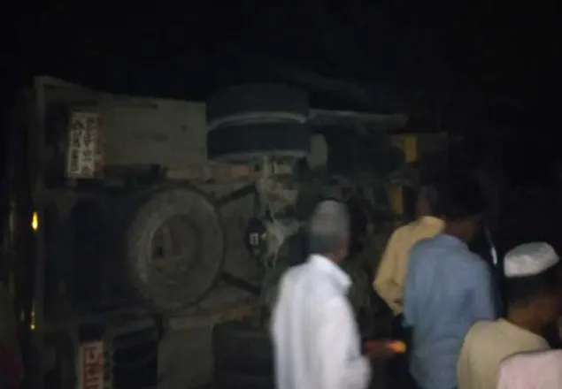 ফরিদপুরে পিকআপ চাপায় একই পরিবারের ৪ জন নিহত