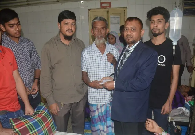 ট্রেন দুর্ঘটনায় আহতদের ঢাকা মহানগরী দক্ষিণ জামায়াতের সহায়তা