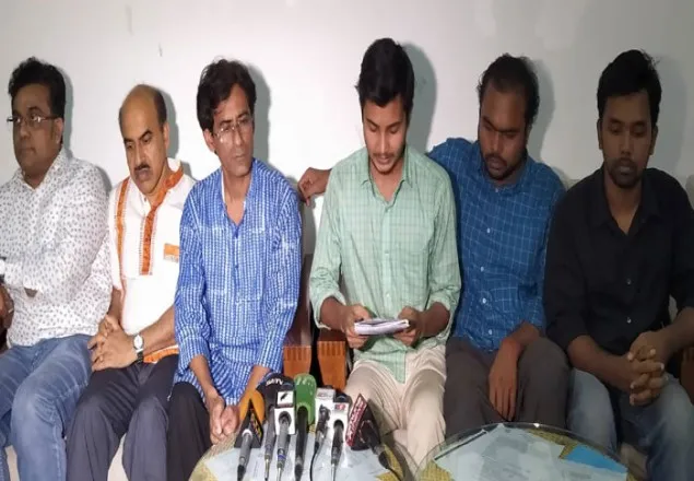 জাবি উপাচার্যকে ৮ দিনের আল্টিমেটাম আন্দোলনকারীদের