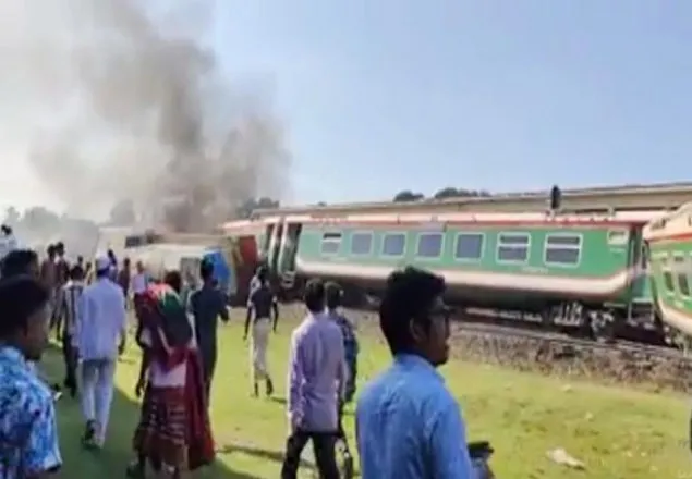 সিরাজগঞ্জে ট্রেন দুর্ঘটনা তদন্তে ২ কমিটি, ট্রেন চলাচল শুরু