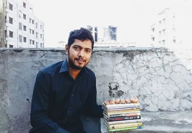 বই কিনলে পেঁয়াজ ফ্রি!