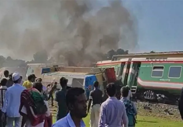 রংপুর এক্সপ্রেস লাইনচ্যুত ঘটনায় আটক ২