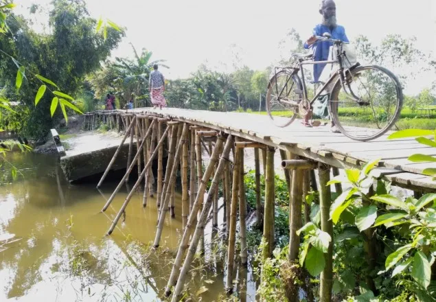 ৫ বছরেও সংস্কার হয়নি ব্রীজ, দুর্ভোগে লাখো মানুষ