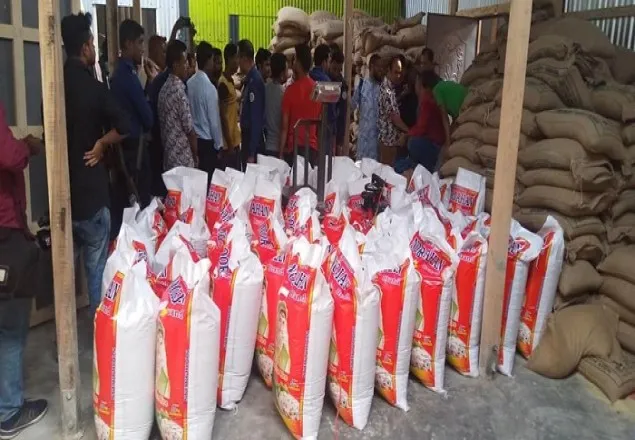 ভোলায় সরকারী চাল নকল করে বাজারজাত, মিল সিলগালা