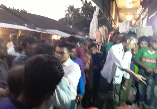 মাগুরায় বেশি দামে লবণবিক্রি; প্রশাসনের হস্তক্ষেপে বাজার স্বাভাবিক