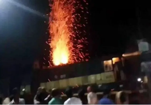 এবার চট্টগ্রামে ট্রেনের ইঞ্জিনে আগুন