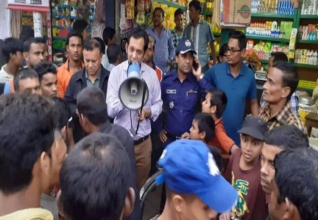 লালমনিরহাটে লবণ গুজব প্রতিরোধে মাঠে পুলিশ-প্রশাসন