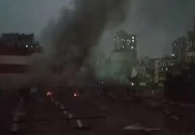 রাজধানী সুপার মার্কেটে ভয়াবহ আগুন, নিয়ন্ত্রণে ২২ ইউনিট