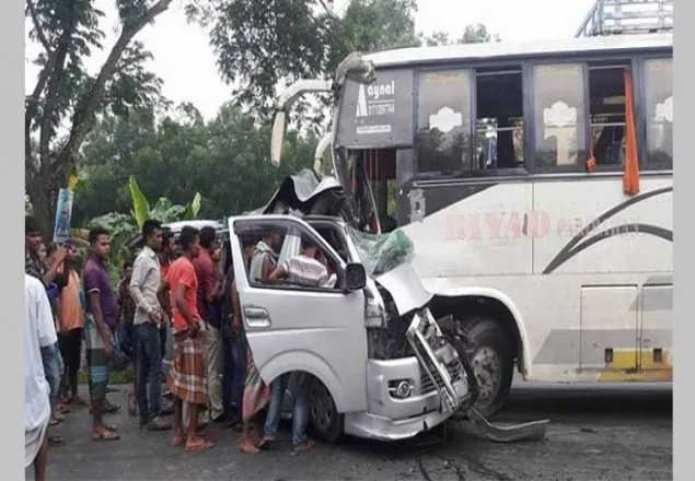 মুন্সীগঞ্জে বাস-মাইক্রো সংঘর্ষ, নিহত ১০