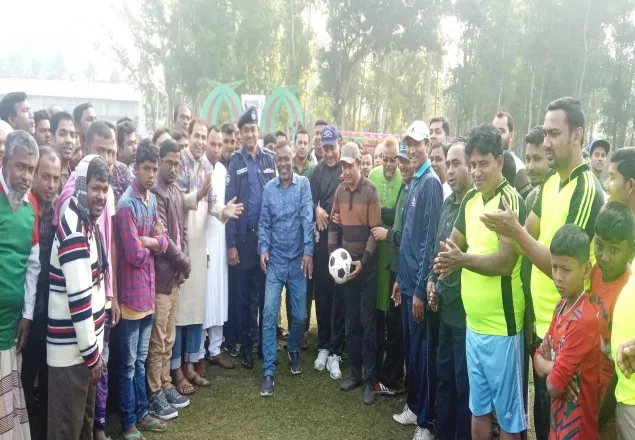 নবাবগঞ্জে ব্যবসায়ীদের ফুটবল টুর্নামেন্ট