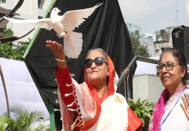 যুবলীগ কংগ্রেস: পদ্মা সেতু মঞ্চ উদ্বোধন করলেন শেখ হাসিনা