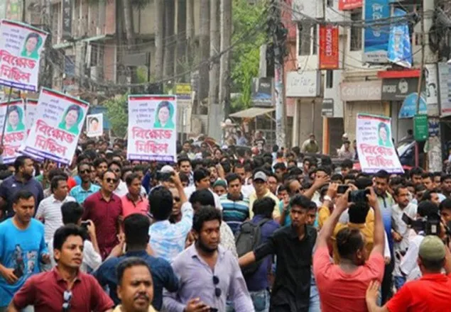 নয়াপল্টনে নেতাকর্মীদের ঢল