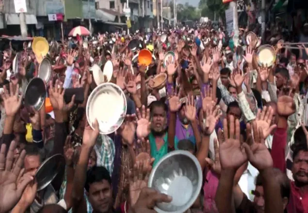 ১১ দাবিতে খুলনায় পাট শ্রমিকদের ভুখা মিছিল