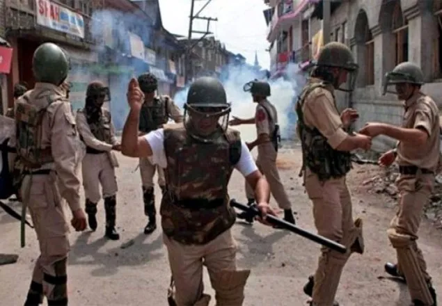 কাশ্মীরে গ্রেনেড হামলায় দুইজন নিহত  