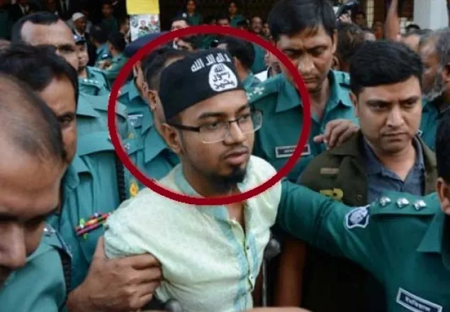 আদালতে আসামির মাথায় ‘আইএসের টুপি’