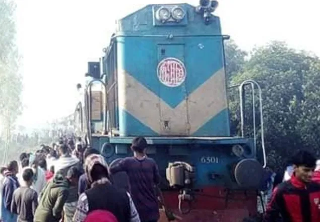 সিরাজগঞ্জে ট্রেনের ইঞ্জিন বিকল, ঢাকা-উত্তরাঞ্চলের যোগাযোগ বন্ধ