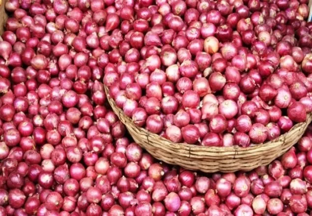 ক্যাশবাক্স রেখে পেয়াজ চুরি!!