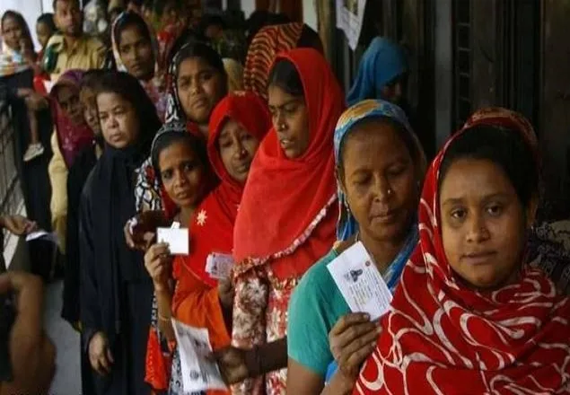 বাংলাদেশে যে ১০ জেলার নারীরা বিদেশে বেশি যায়