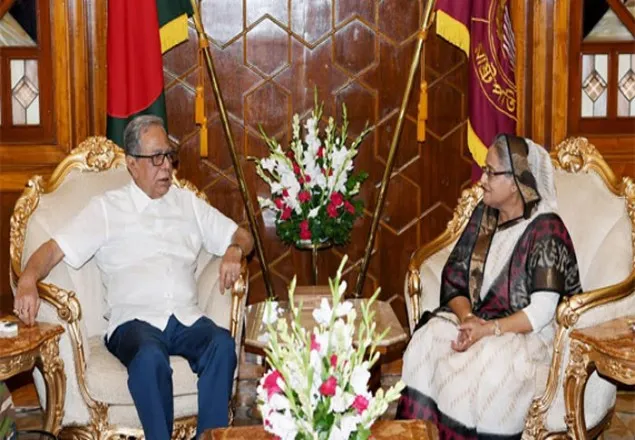 রাষ্ট্রপতির সঙ্গে প্রধানমন্ত্রীর সাক্ষাৎ