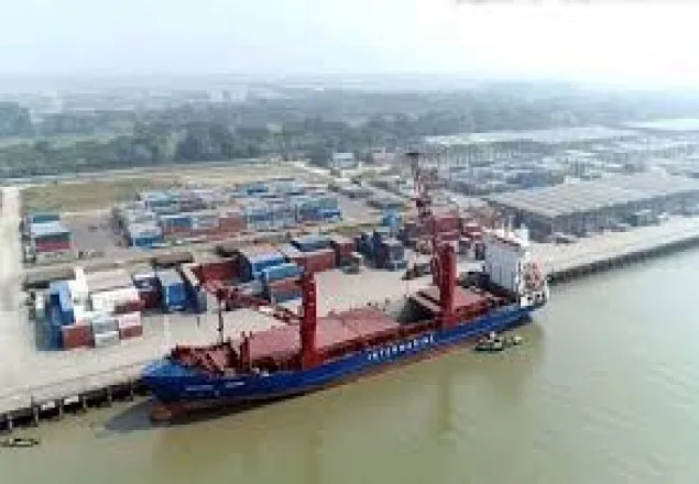 ধর্মঘটে অচল মোংলা বন্দর